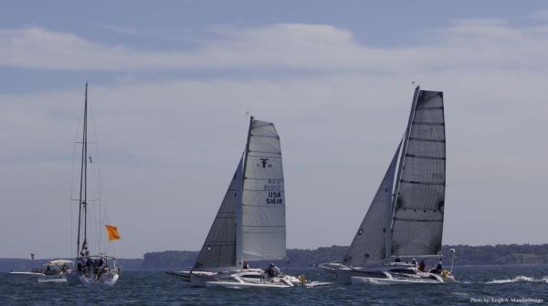 queens cup 22 multi hull start 0909